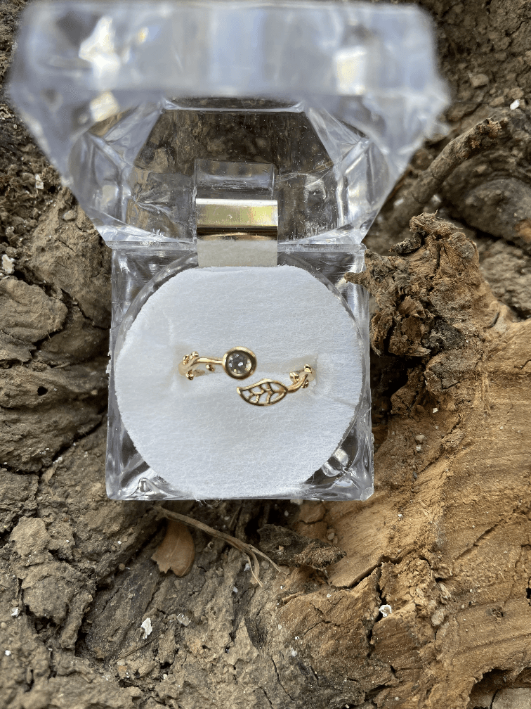 Trendy rings: The 'Ivy' Leaf Ring at AmbsbyMaria